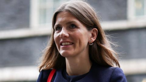 Michelle Donelan outside 10 Downing street