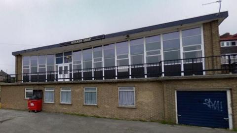 View of the outside of the former Byard's Leap pub in Daresbury Drive, Arbourthorne, Sheffield, from 2008, shortly before it closed
