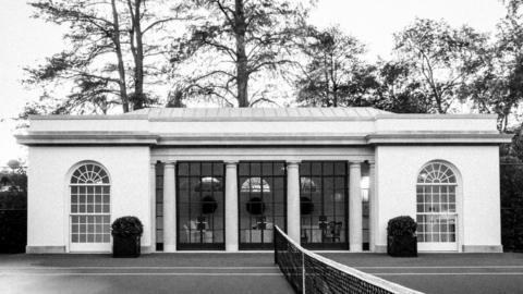 Black and white image of the White House tennis pavilion that appears on the Flotus twitter account