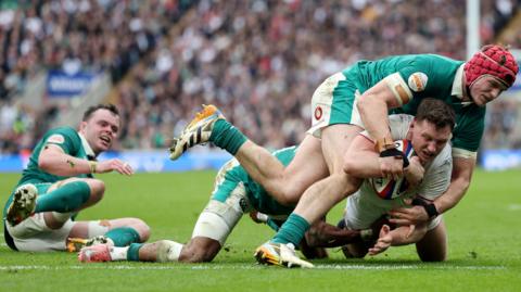 Fraser Dingwall scores a try against Ireland