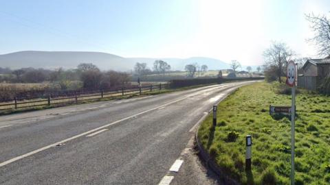 A44 ger Llandeglau