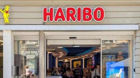 A picture of the outside of a Haribo shop in Munich
