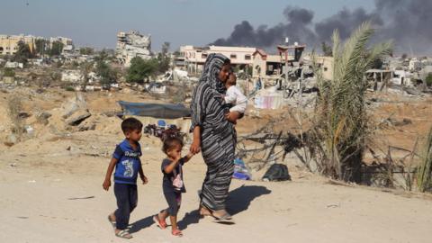 Palestinian woman and children in Khan Younis