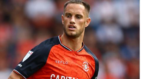 Jerry Yates in action for Luton
