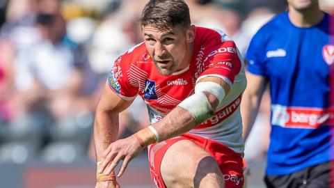 St Helens points machine Tommy Makinson scored two tries, kicked five conversions and two penalties