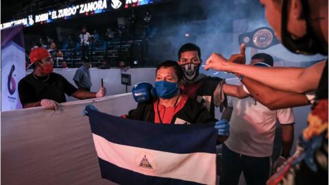 Coach René Aguilar and boxer Robin Zamora coming out to the ring