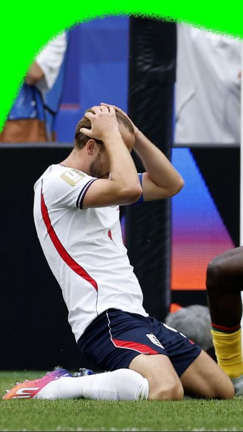 Harry Kane kneels with his head in his hands in reaction to missing a goal for England against Ghana in the 2026 World Cup