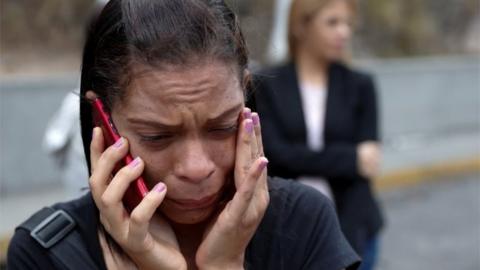 A relative of an inmate cries outside a detention centre of the Bolivarian National Intelligence Service (SEBIN), where a riot occurred, according to relatives, in Caracas, Venezuela May 16, 2018.