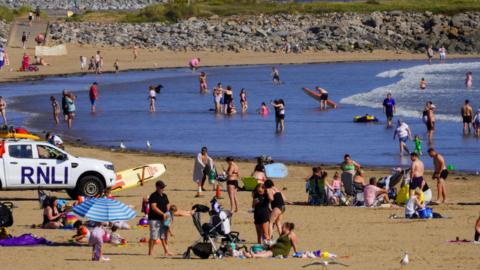 Traeth Porthcawl a char RNLI