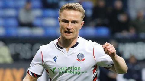 Kyle Dempsey in action for Bolton Wanderers 
