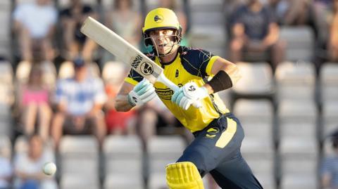 Tristan Stubbs in action for Hampshire Hawks