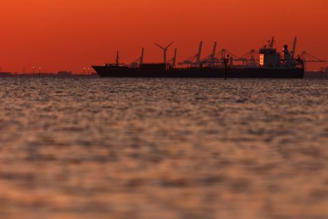 سنتکام: محاصره تنگه هرمز از دوشنبه آغاز می‌شود، عراقچی: فقط چند قدم تا «تفاهم‌نامه اسلام‌آباد» فاصله داشتیم