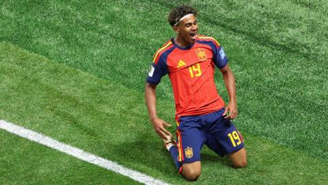 Lamine Yamal celebrates