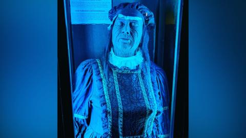 Recreation of Manchester Mummy in a case at the Ripley's Museum in Amsterdam