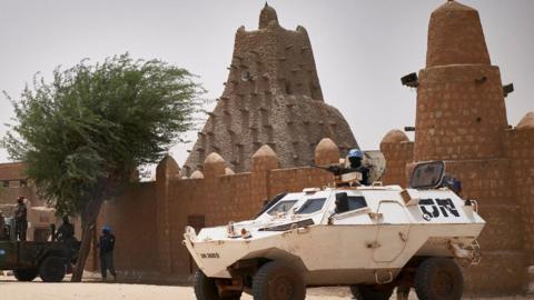 United Nations vehicles patrol in front of the mosque Sankore in Timbuktu on March 31, 2021. - A symbolic euro was handed over to the government of Mali and UNESCO for damage inflicted by Islamists who wrecked Timbuktu's World Heritage-listed mausoleums in 2012.