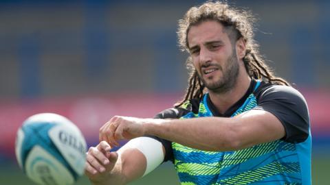 Josh Navidi passes the ball in Cardiff training