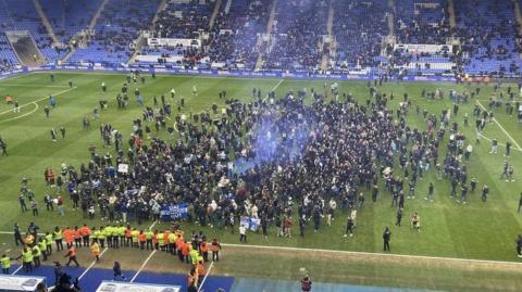 Reading fans invade the pitch at the Select Car Leasing Stadium