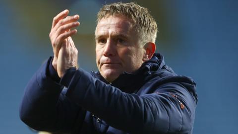 Phil Parkinson applauds Wrexham's fans