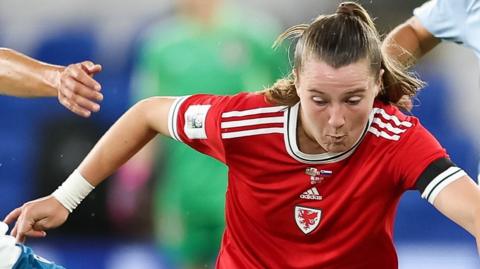 Wales midfielder Carrie Jones belives her decision to leave Manchester United to join Bristol City is the "perfect fit" for her,