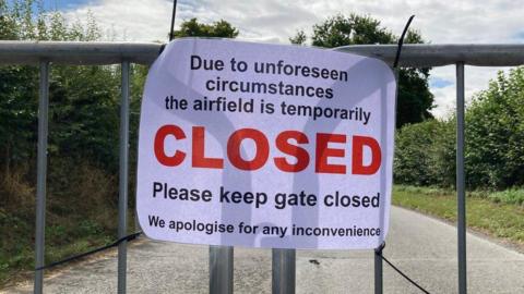 Sign saying Shobdon was closed on the day