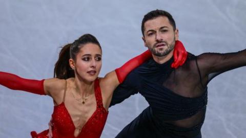 Lilah Fear and Lewis Gibson in action in Grenoble