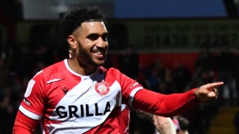 Jamie Reid scores for Stevenage