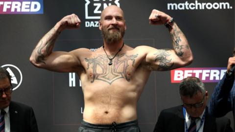 Robert Helenius holds up both arms