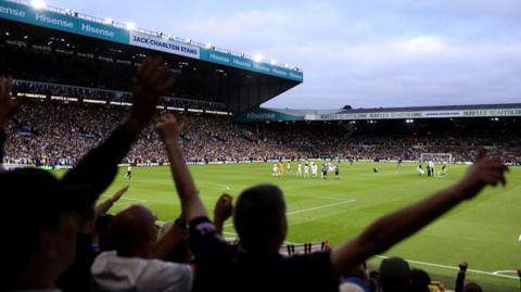 Leeds fans show support 