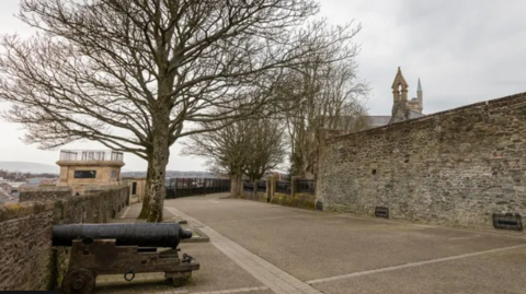 Derry's Walls 