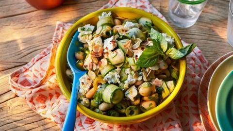 Courgette and butter bean salad