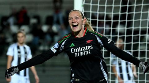 Frida Maanum celebrates after scoring against Juventus