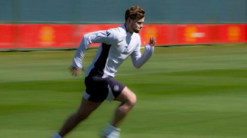 Manchester United defender Matthijs de Ligt running during training