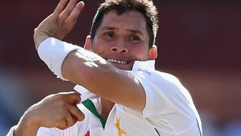 Pakistan's Yasir Shah getting ready to bowl