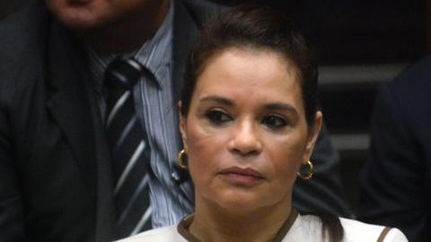 Guatemalan former president Otto Perez Molina (back-R) and former Vice President Roxana Baldetti (front-L) during their hearing at court in Guatemala City on April 25, 2016.