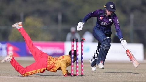 Katherine Fraser playing for Scotland against Zimbabwe