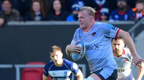 Hugh Tizard of Saracens on the break during the Gallagher Premiership Rugby Match between Bristol Bears and Saracens at Ashton Gate