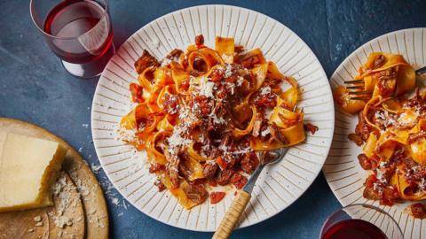 Slow cooker beef ragù