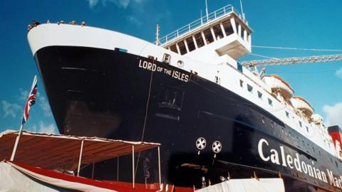 An Lord of the Isles ga cur air bhog