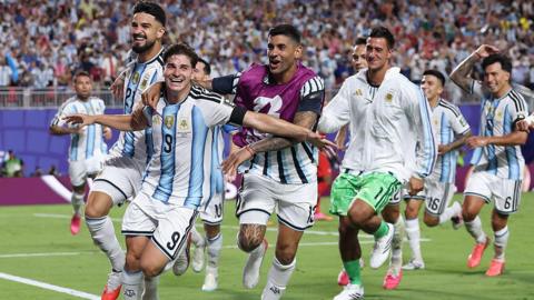Alvarez celebrates