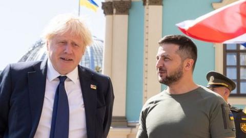 Boris Johnson and Volodymyr Zelensky