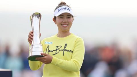 Miyu Yamashita holds the Women's Open trophy