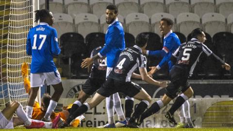 St Mirren v Rangers