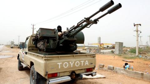 Forces loyal to the Tripoli government defend roads south of Tripoli, April 2019