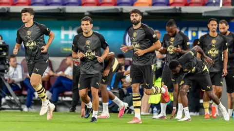 Manchester City Warm Up 