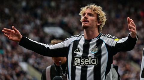 Nick Woltemade celebrates after scoring for Newcastle United against Arsenal at St James' Park on 28 September, 2025