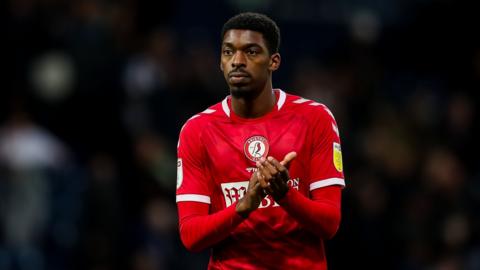 Tyreeq Bakinson playing for Bristol City