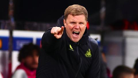 Newcastle boss Eddie Howe shouts out instrcutions