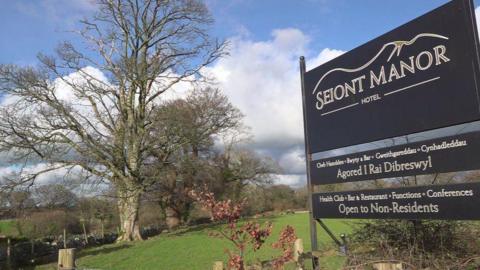 Arwydd y Seiont Manor