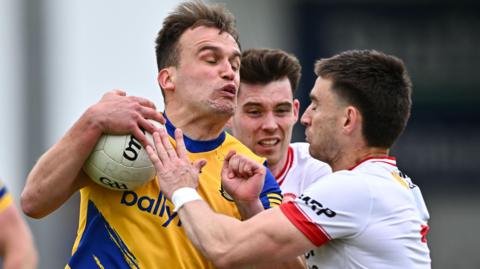 Roscommon keep possession as Enda Smith rides Nathan McCarron's tackle