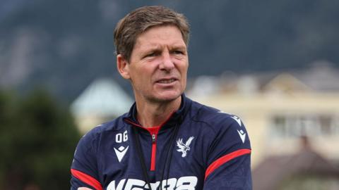 Oliver Glasner wearing a Crystal Palace top